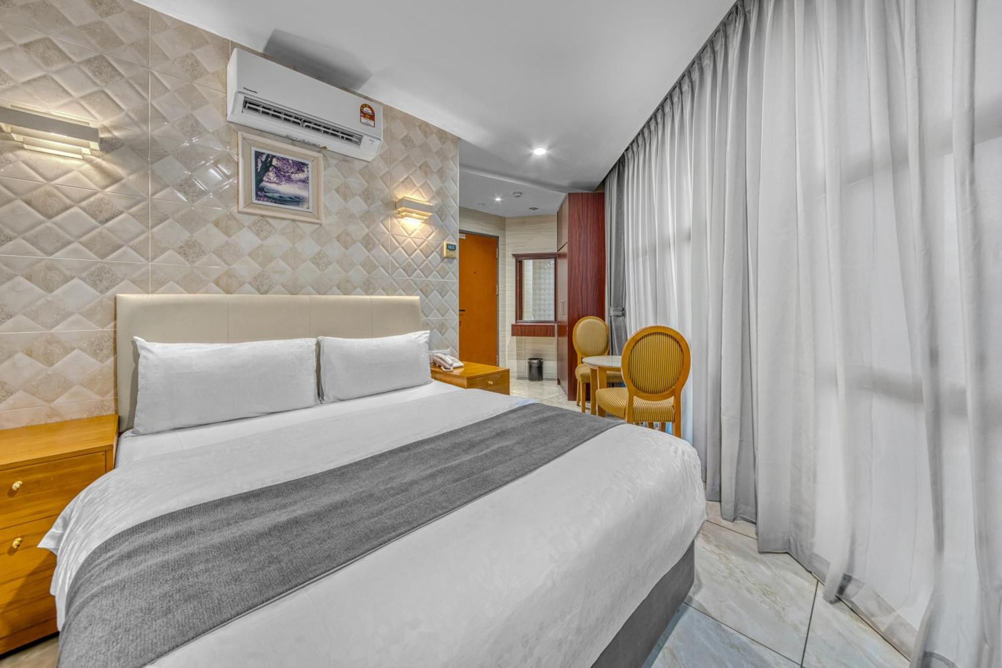 Standard Queen Room