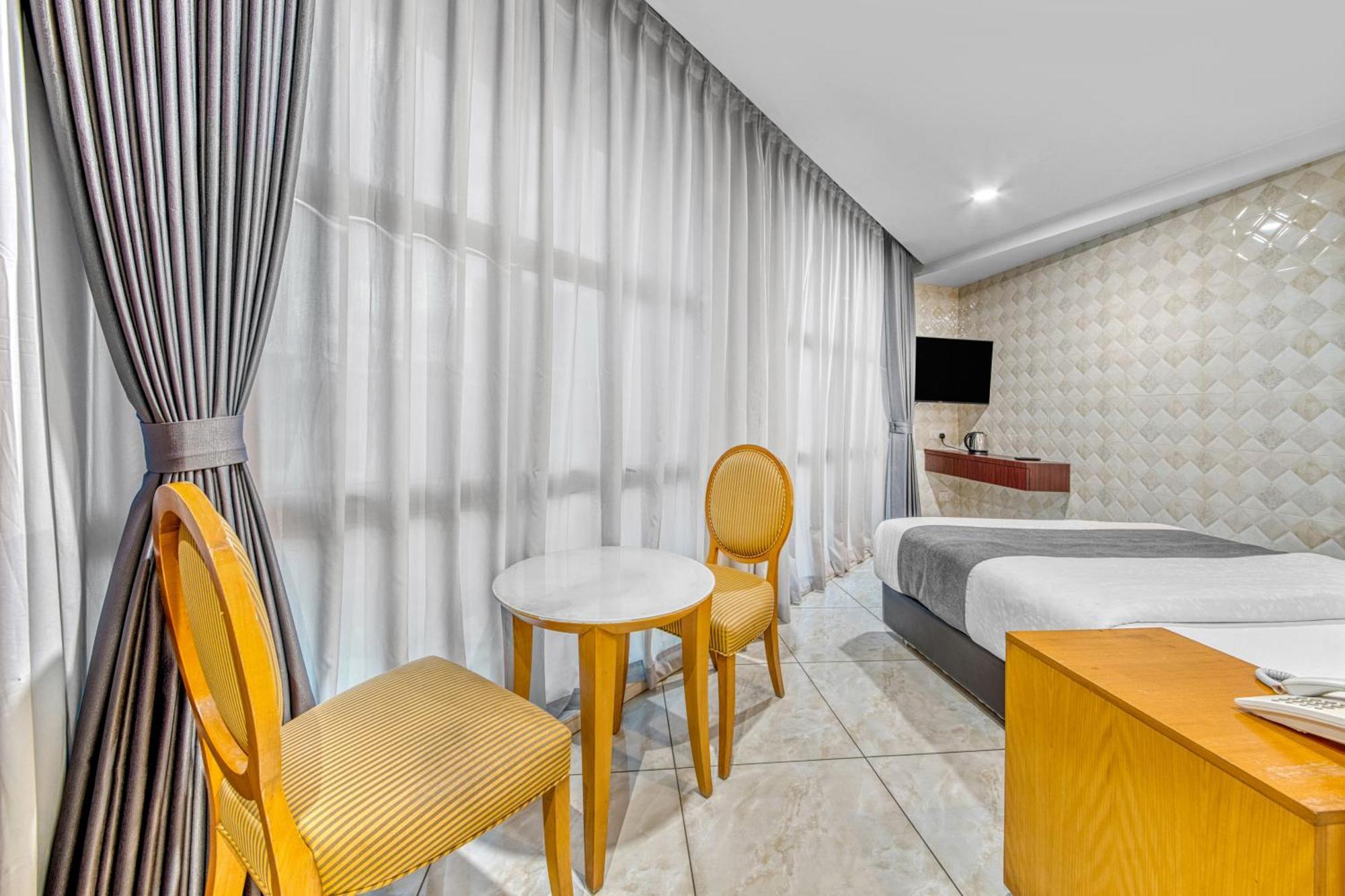 Standard Queen Room